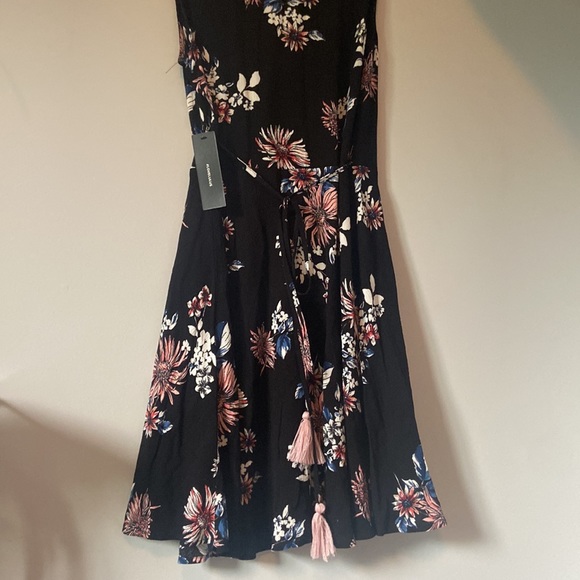 Lulu’s small floral wrap around midi dress - Picture 2 of 4